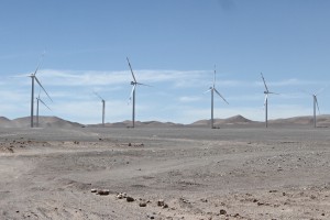 Windkrafträder, Ruta 23 bei Calama, Acadamawüste, Region Antofagasta, Chile